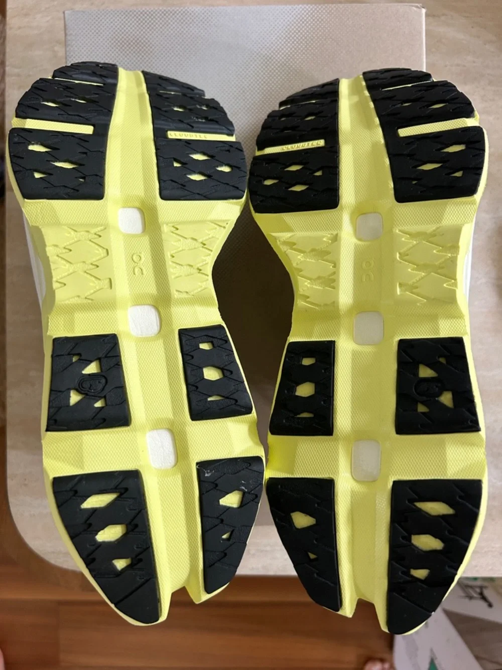 NIB! On Cloudmonster 3 Hyper Lily/Limelight - Picture 6 of 11